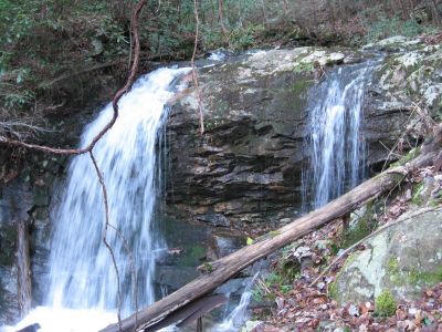 Pine Ridge Falls
An easy hike up a well maintained trail. In the Clark Creek, TN area off TN HWY 107.

My second wild bear sighting while hiking. There is no photo because I would not hold still long enough for the bear to focus. :}


36.12018,-82.53732
