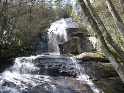 Big Rock
This big, square rock defines Jones Falls.
