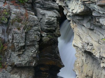 Scary Place
After the upper river, just below the upper falls, does a hard right turn, the plunge begins. 
