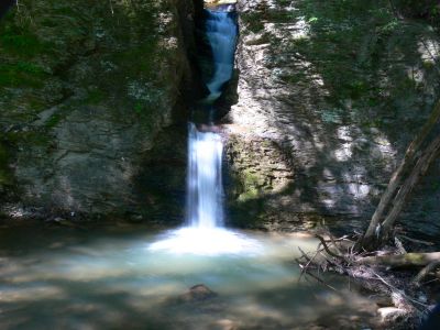 Drive By
Notch Falls is located just off I-75 at Caryville, TN. This is as easy as it gets, you don't even have to get out of the car.
