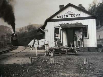 Green Cove Station then.
Take notice the horse is pulling a sled. Little horse drawn carts did not work well on the mountain slopes.

I saw the Creeper a couple of times after moving to this area in 1976.


